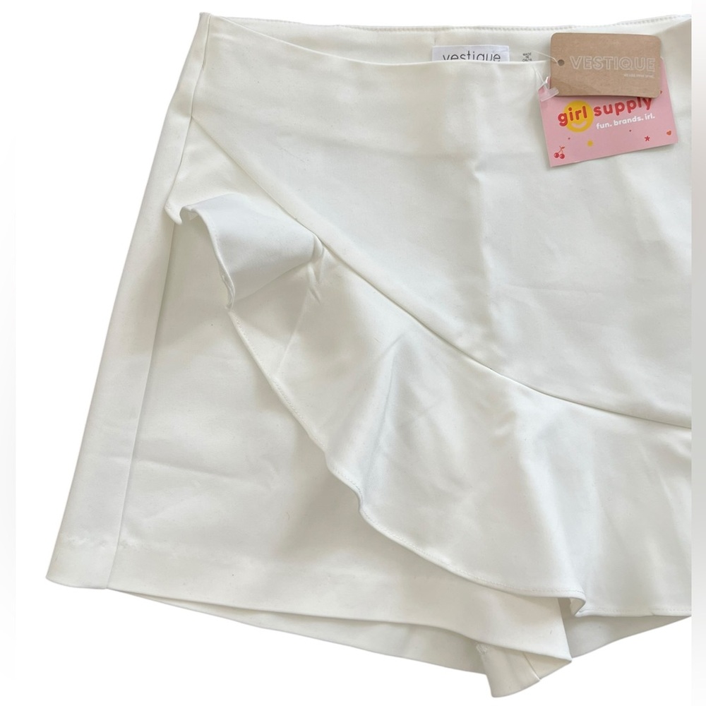 Vestique White Ruffle Skort - Picture 5 of 13
